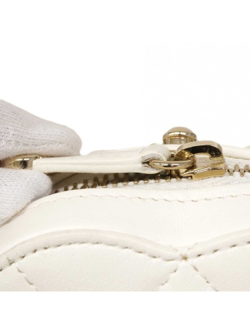 Chanel Pouch Quilted Lambskin White Chien Gold - Picture 8 of 10